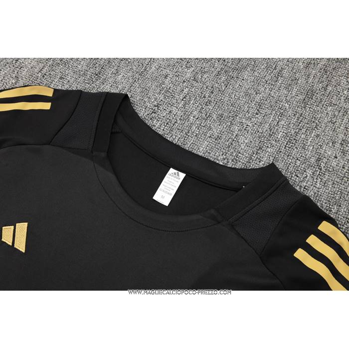 Tuta da Track
 Real Madrid Manica Corta
 Nero
 - Pantaloncini
 24-25